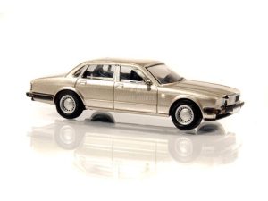 Jaguar XJ 40 béžová metalíza Brekina PCX870160