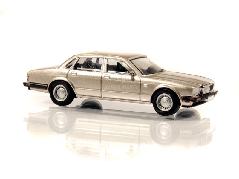 Jaguar XJ 40 béžová metalíza Brekina PCX870160