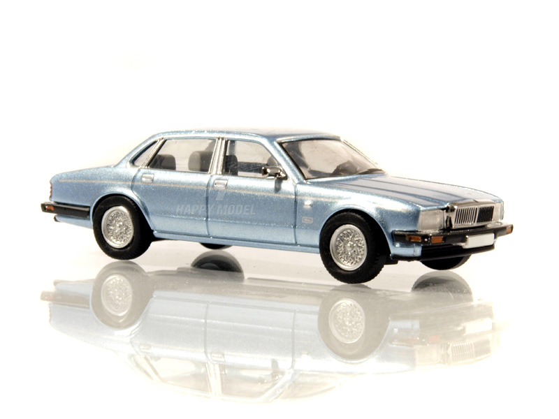 Jaguar XJ 40 modrá metalíza Brekina PCX870161