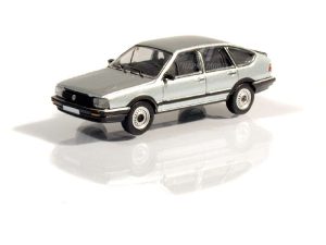 VW Passat B2 stříbrný 1985 Brekina PCX870078