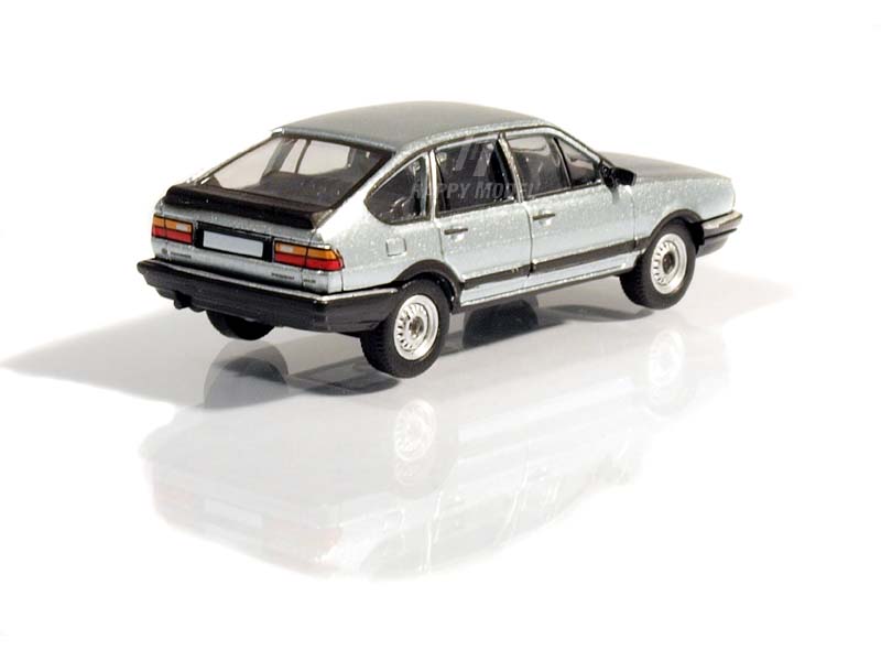 VW Passat B2 stříbrný 1985 Brekina PCX870078 - Image 5