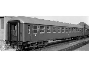 rychlíkový vůz 2.třídy B4ümg-63 DB Brawa 58081