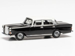 MB 200 Heckflosse černý / bílý Herpa 430739-002