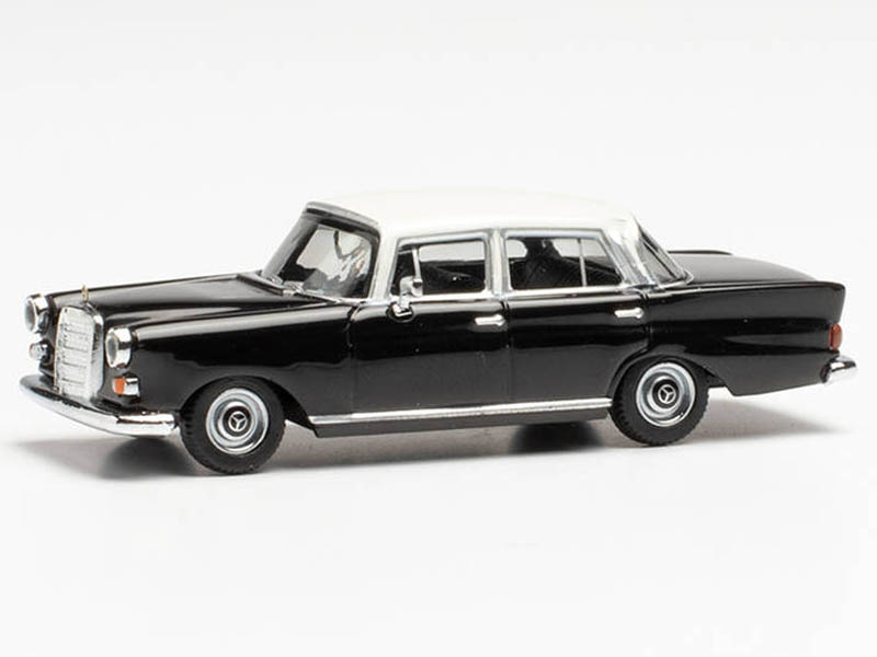 MB 200 Heckflosse černý / bílý Herpa 430739-002