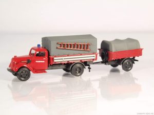 Ford V8 hasiči s plachtou a přívěsem Modelauto 17096006