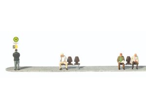 cestující na zastávce Preiser 10706