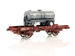 UFR vůz na přepravu vozidel SNCF a cisternový přívěs BOUGEY MONTREUIL RAILS EUROP EXPRESS WB645