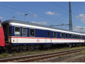 osobní vůz Bduu 497.2 TRI Trix 18488